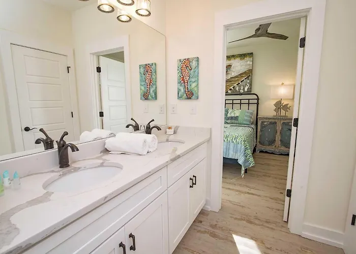Breezyville Southwest Sea 12br Holiday home